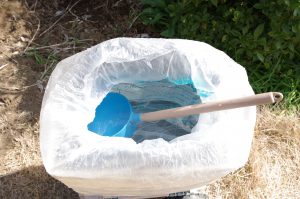 ビニール袋で作った簡易の水タンク